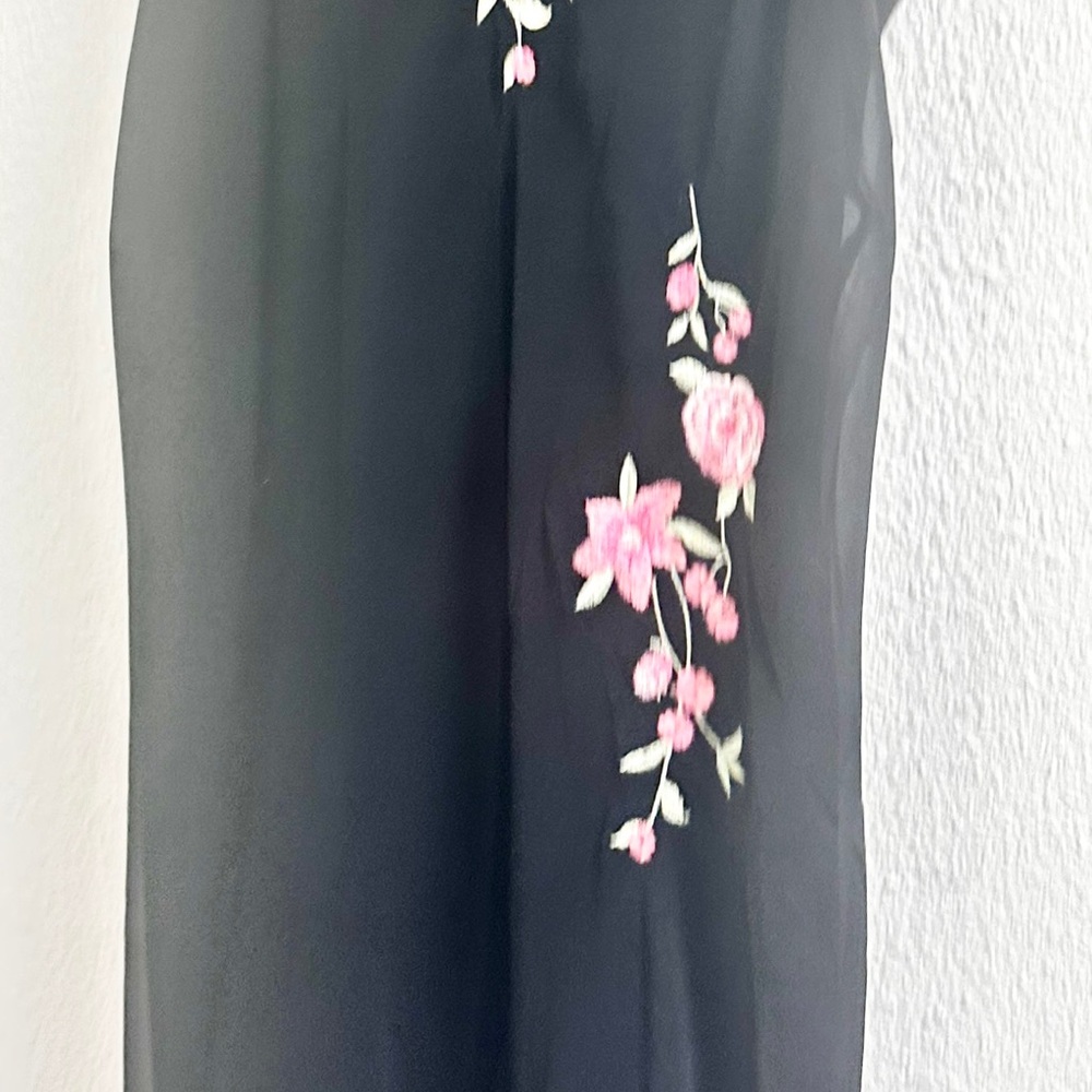 Elegant Black Maxi Dress with Pink Floral Embroidery Size Large Micas
